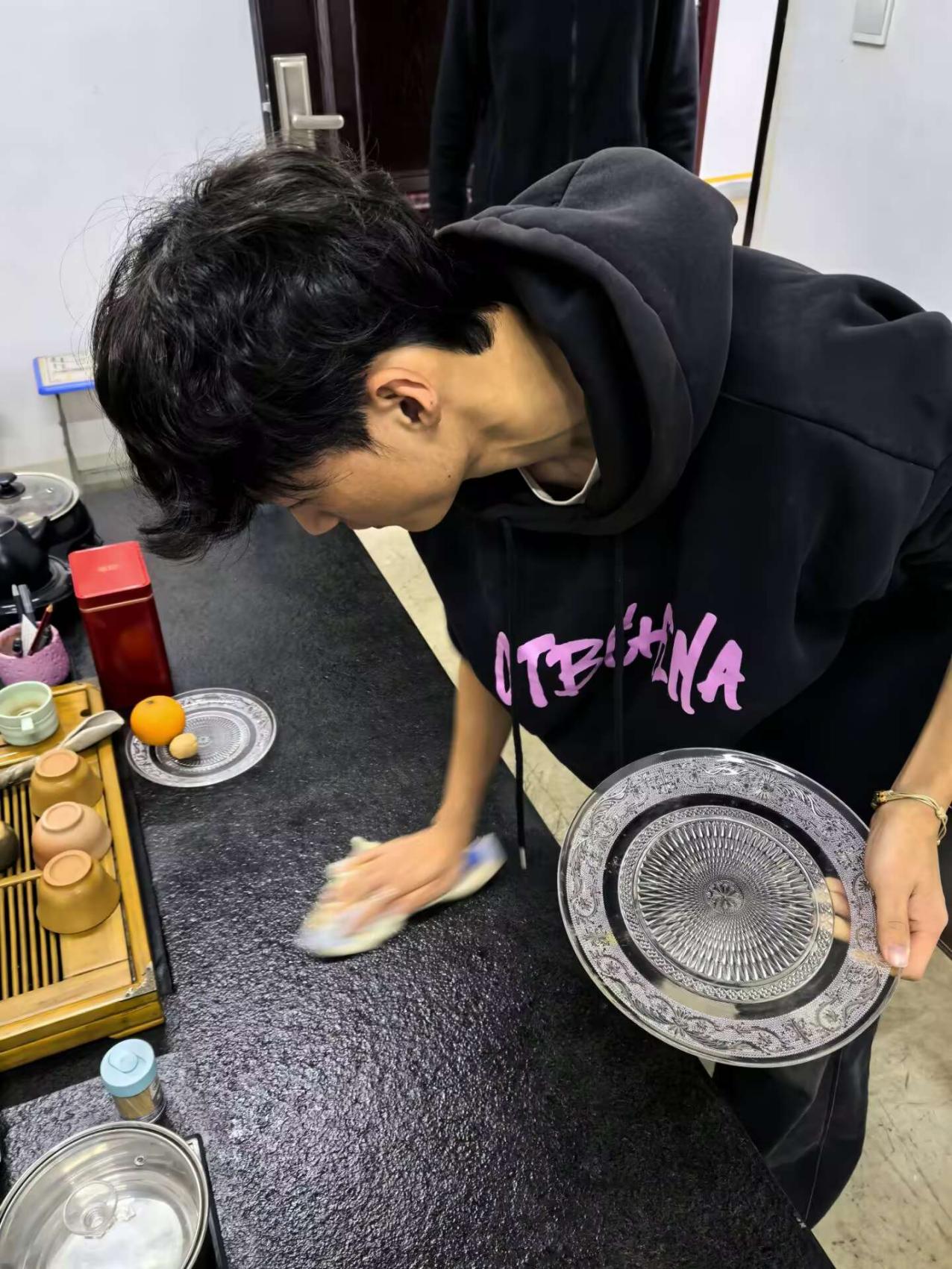 躬身劳动践初心，服务奉献显担当——2138cn太阳集团城开展第十七期发展对象党课社会实践