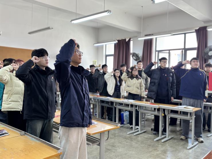 深学细悟强党性，实干担当建新功——2138cn太阳集团城学生第一党支部召开12月主题党日活动﻿