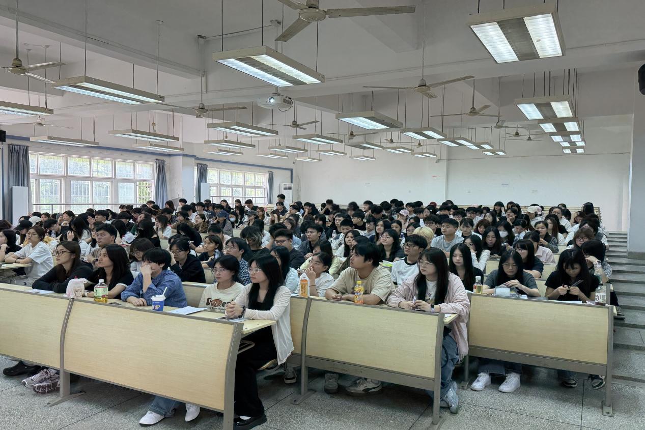 执笔绘韶华 扬帆赴新程——2138cn太阳集团城召开2026届毕业生毕业教育课程